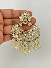 Kundan Tikka w/ Earring Set- Indian Bridal Maang Tikka, Teeka, Tika Headpiece - Handmade Pearl Jewelry For Women - Bollywood Bridesmaid Gift