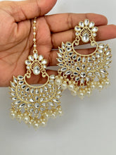 Kundan Tikka w/ Earring Set- Indian Bridal Maang Tikka, Teeka, Tika Headpiece - Handmade Pearl Jewelry For Women - Bollywood Bridesmaid Gift