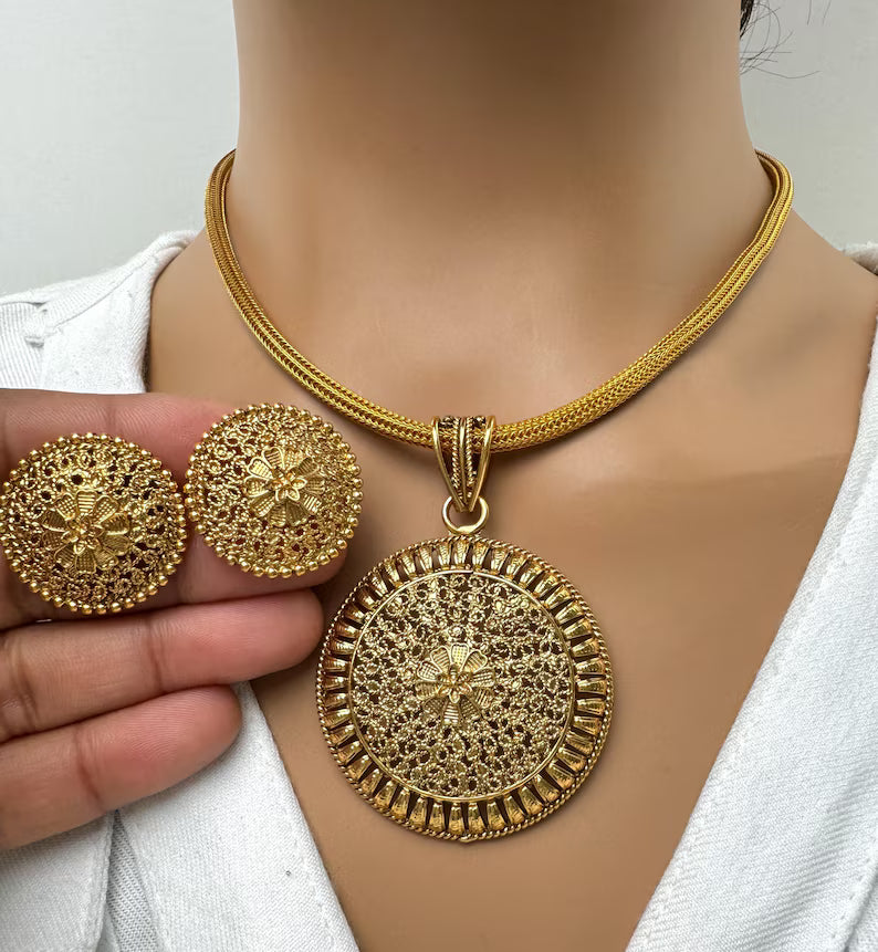 Antique Plain Gold Pendant Set/South Indian Jewelry/Temple Jewelry/Gold Necklace/Wedding necklace/Bridal necklace/Indian Necklace