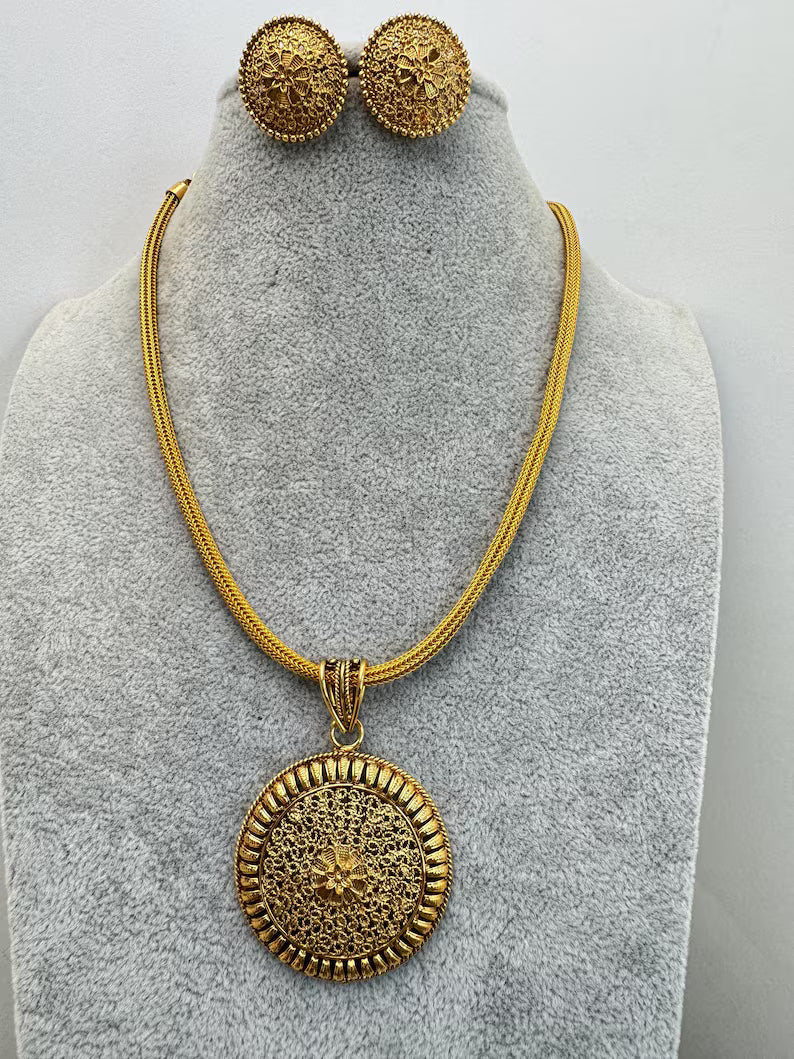 Antique Plain Gold Pendant Set/South Indian Jewelry/Temple Jewelry/Gold Necklace/Wedding necklace/Bridal necklace/Indian Necklace