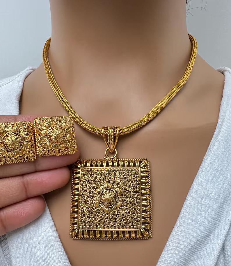 Antique Plain Gold Pendant Set/South Indian Jewelry/Temple Jewelry/Gold Necklace/Wedding necklace/Bridal necklace/Indian Necklace