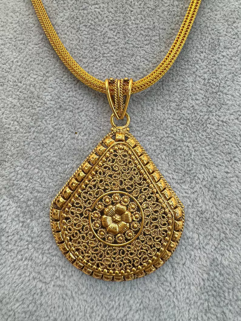 Antique Plain Gold Pendant Set/South Indian Jewelry/Temple Jewelry/Gold Necklace/Wedding necklace/Bridal necklace/Indian Necklace