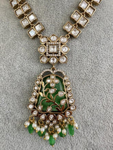 Green Kundan Necklace / Mid Length Kundan Necklace/ Bollywood Jewelry/ Indian jewelry/ Pakistani / punjabi necklace/indian wedding
