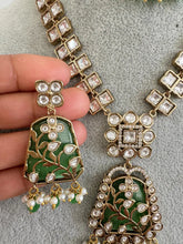Green Kundan Necklace / Mid Length Kundan Necklace/ Bollywood Jewelry/ Indian jewelry/ Pakistani / punjabi necklace/indian wedding