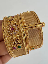 Gold Kada bangles 2pc/Indian bangles/Antique bangles/Temple Jewelry/Bridal Bangles/Indian Wedding/Pakistani Jewelry/South indian jewelry