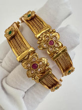 Set of 2 Ruby Green Gold Plated Bangles/Gold Bangles/Indian Bangles/Kemp stone bangles/Indian wedding/bridal jewelry/south Indian bangles