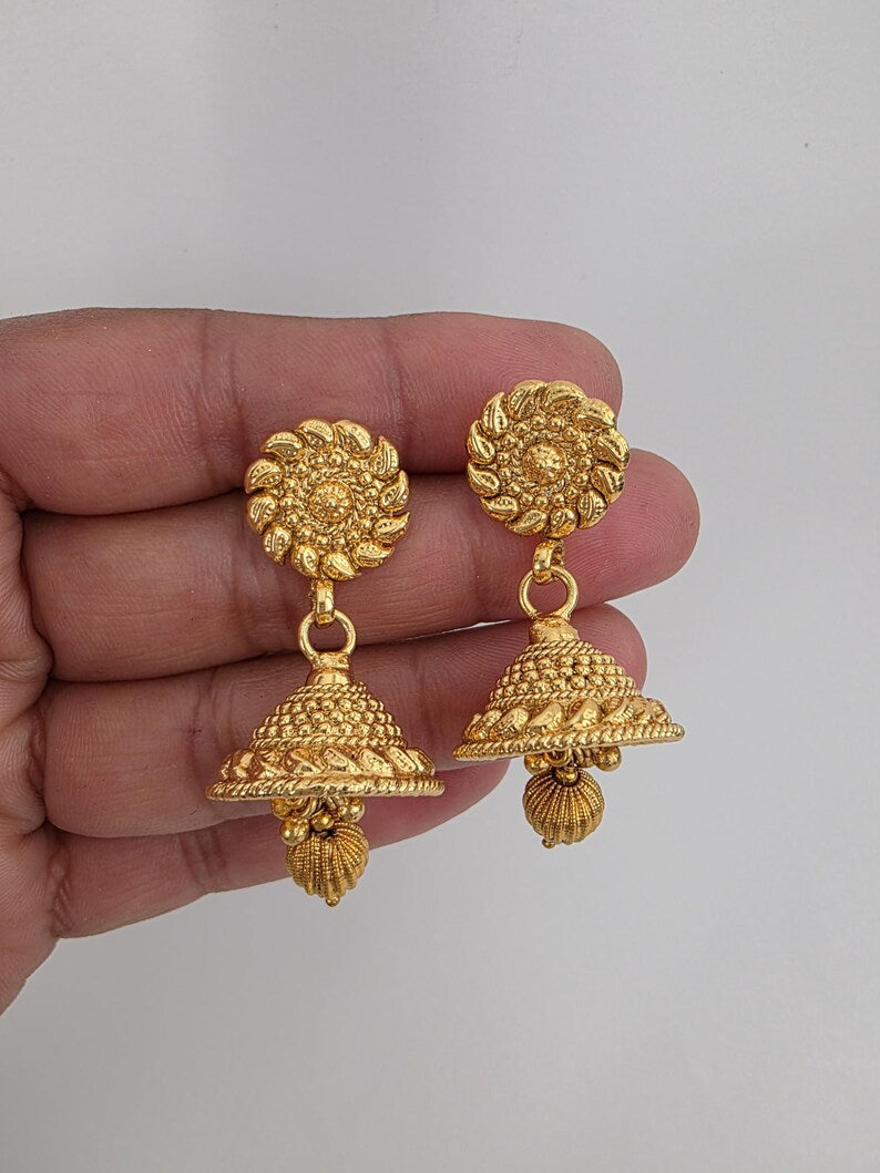 Antique gold plated Jhumka/Jhumka/Indian Jewelry/Pakistani/Punjabi/Indian/Statement earring/Bridal earring/Indian wedding