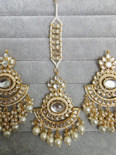 White Kundan Tikka Earrings Set /Indian Bridal Maang Tikka set/ Kundan earrings/ Jaggo, Mayya Jewelry/ Indian jewelry/ Bridesmaid Gift